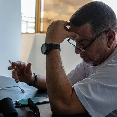 بوريس لويس كابريرا: الصحفي الكوبي يسلط الضوء على تحديات الحصار الأمريكي ومرونة المجتمع