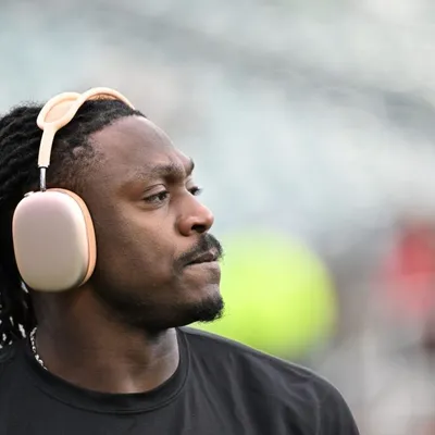 جدل واسع في عالم NFL: هل يستعد إيجلز لبيع نجمه أي. جاي براون؟