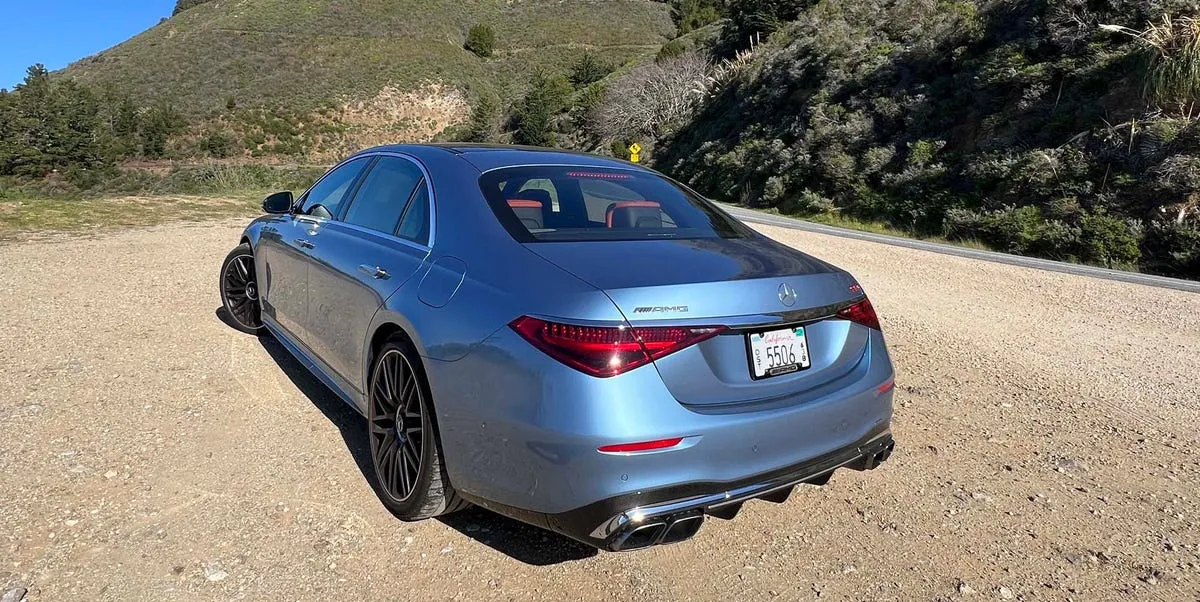 مرسيدس AMG S63 E Performance: رحلة استثنائية على ساحل كاليفورنيا