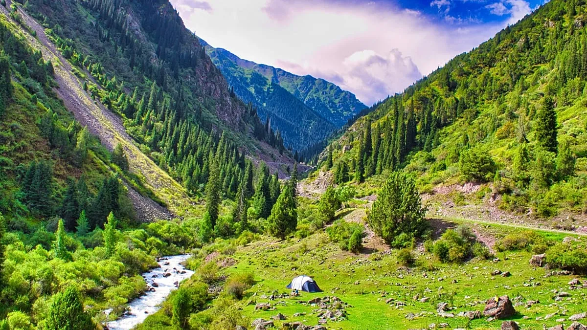 قيرغيزستان: وجهة استثنائية للسياحة الطبيعية والمغامرات الجبلية