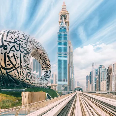 دبي توسع شبكة مترو الأنفاق بخط ذهبي جديد لربط المناطق الحيوية والمطار الجديد