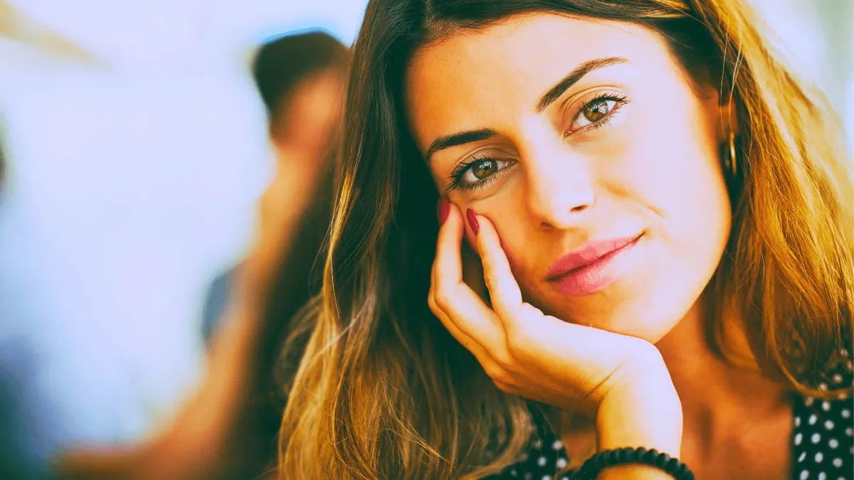 كيف تعبر النساء عن تقديرهن للسلام الداخلي: 11 عبارة مفتاحية