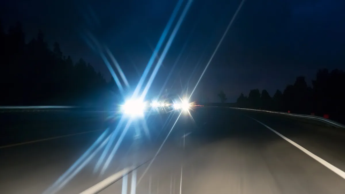 لماذا تمنع NHTSA مصابيح LED القابلة للاستبدال، لكنها لا تستطيع منع تركيبها؟