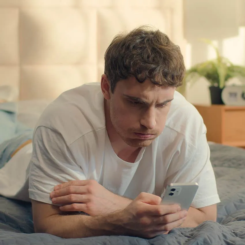 جيل الألفية وانسحابه التدريجي من منصات التواصل الاجتماعي: دوافع وتداعيات