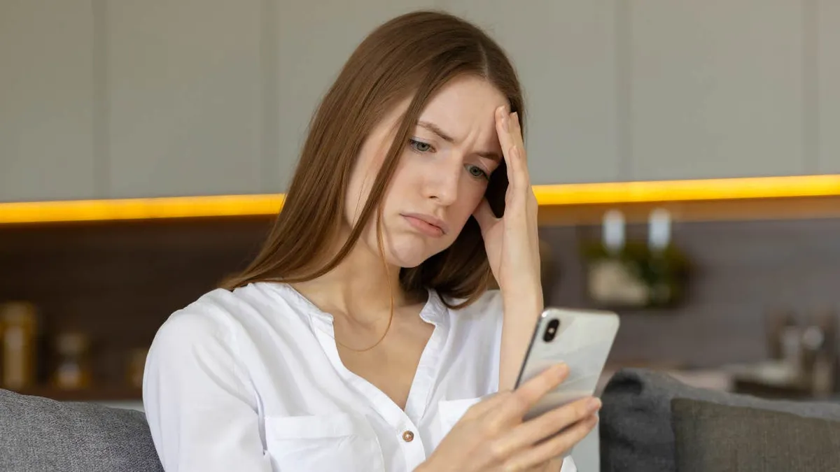 جيل الألفية وانسحابه التدريجي من منصات التواصل الاجتماعي: دوافع وتداعيات