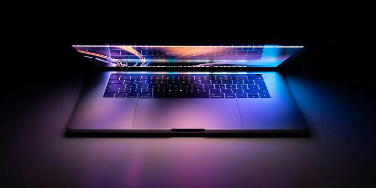 آبل تستعد لإطلاق تشكيلة منتجات ثورية: آيفون 18، آيباد ميني بشاشة OLED، وساعات آبل الجديدة