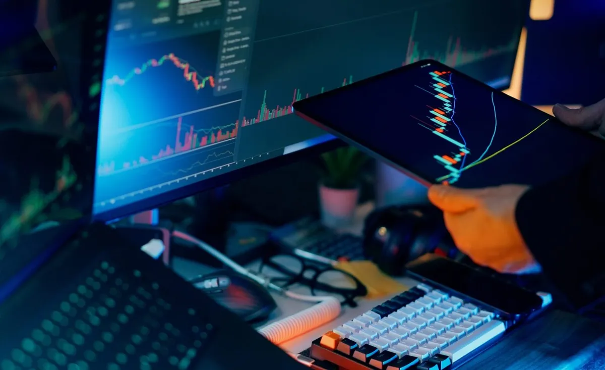 مقارنة استثمارية: هل يحقق XRP أم Ethereum عائدًا أكبر على 5000 دولار بحلول عام 2028؟