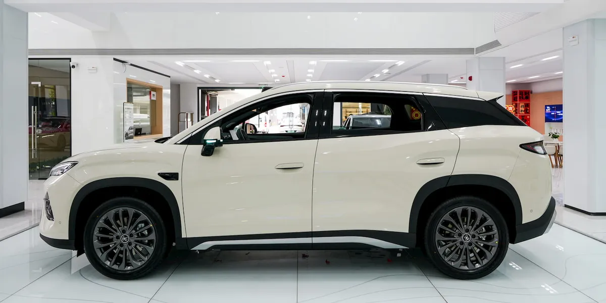 BYD Song Ultra EV: اختبار شحن فائق السرعة ورحلة عبر الصين