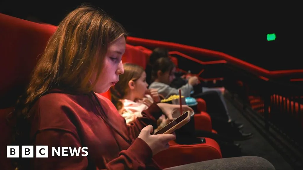 سينما "غاليري" تفرض قيوداً على الفئة العمرية أقل من 16 عاماً بعد سلوكيات سلبية