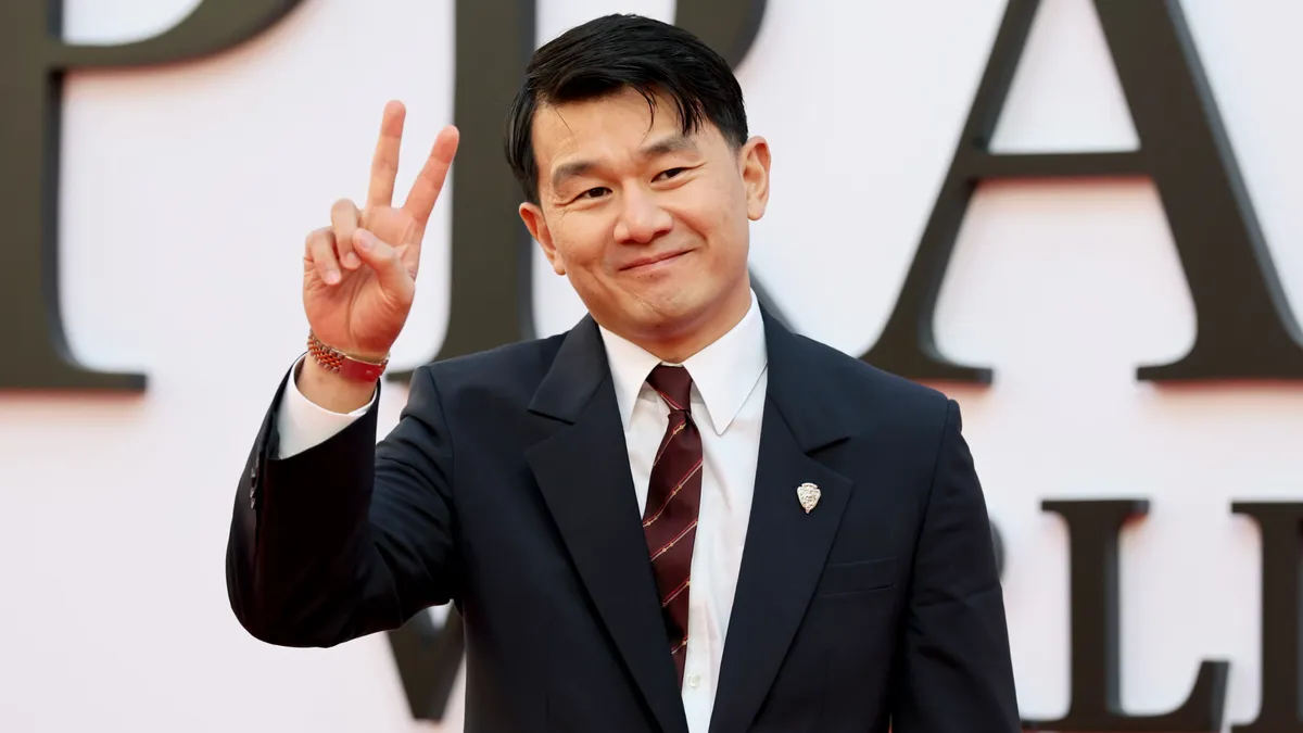 Ronny Chieng Urges Harvard Graduates to "Destroy AI"