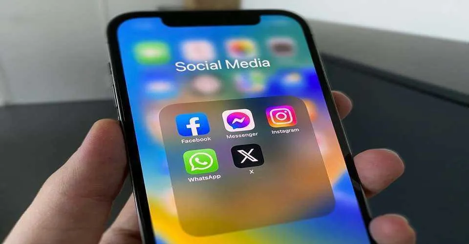 ماليزيا تفرض قيوداً على تسجيل الأطفال دون 16 عاماً في منصات التواصل الاجتماعي