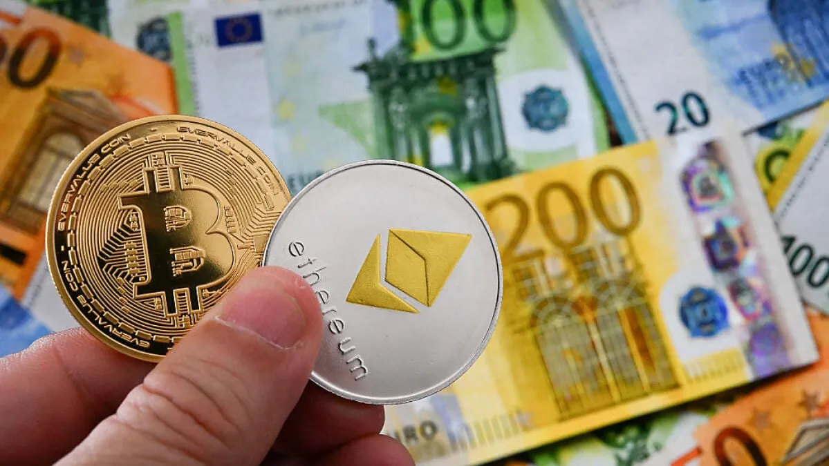 هبوط البيتكوين دون 60 ألف دولار: هل هي نهاية عصر العملات المشفرة؟