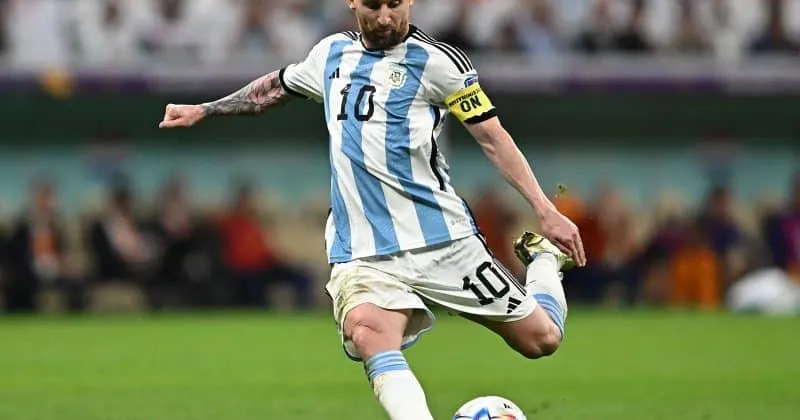 ليونيل ميسي يقترب من 1000 هدف وسط مراقبة عالم العملات المشفرة: نهاية حقبة أم تحول استراتيجي؟