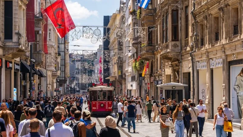 تركيا: تباطؤ النمو الاقتصادي وسط ضغوط التضخم وتحديات ميزان المدفوعات