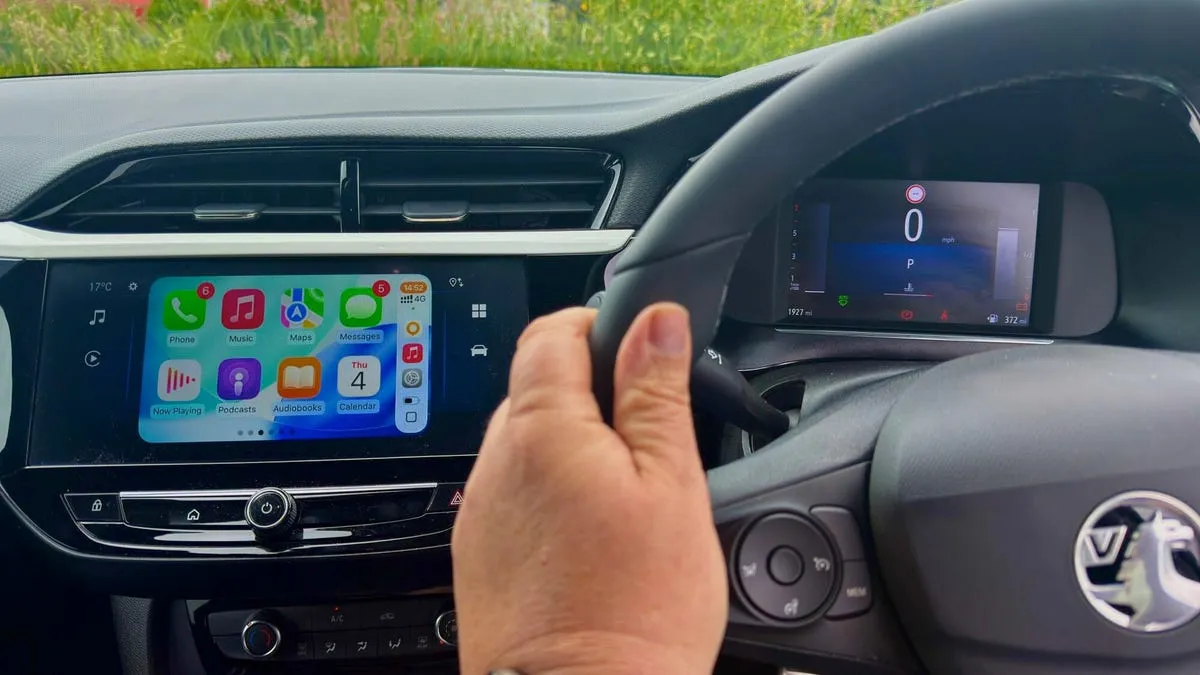 أفضل تطبيقات Apple CarPlay لتعزيز كفاءة القيادة وسلامتها على الطريق