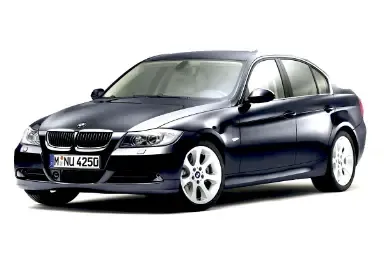 مقارنة Bmw 325I 2006 {request()->input('language_config')['common']['with']} Geely Ec7 Rv 2009