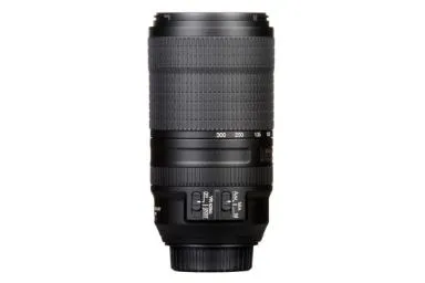 مقارنة Nikon Af P Nikkor 70 300Mm F45 56E Ed Vr {request()->input('language_config')['common']['with']} عدسة Zeiss Otus 100mm F1.4