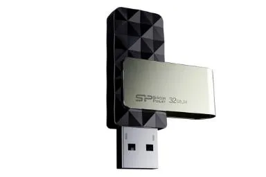 مقارنة Silicon Power Blaze B30 32Gb {request()->input('language_config')['common']['with']} Verity V813 16Gb