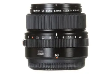 مقارنة Fujifilm Gf 63Mm F28 R Wr {request()->input('language_config')['common']['with']} عدسة Sigma 24-70mm F2.8 EX DG HSM