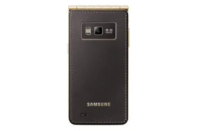 مقارنة Samsung Galaxy I9230 {request()->input('language_config')['common']['with']} زد تي إي Redbull V5 V9180