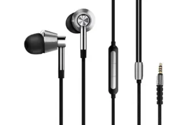 مقارنة 1More Triple Driver In Ear Headphones {request()->input('language_config')['common']['with']} Sennheiser Hd 650