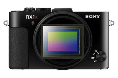 مقارنة Sony A6700 {request()->input('language_config')['common']['with']} Sony Cyber Shot Dsc Rx1R Ii