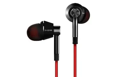1More Piston In Ear