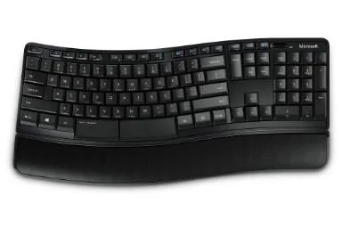 مقارنة Logitech G213 Prodigy {request()->input('language_config')['common']['with']} Microsoft Sculpt Comfort Desktop