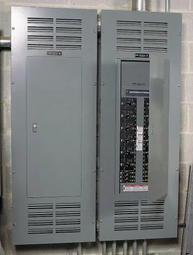 صورة Schneider Electric NF442L2C مفتاح فصل أحمال 400 فولت 4 أقطاب 250 أمبير
