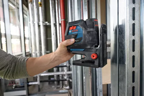 مقارنة ملحق ليزر بوش 1.600.A03.1YN مع ملحقات تثبيت Bosch Magnet LB 10 و DK 10 لمستويات الليزر