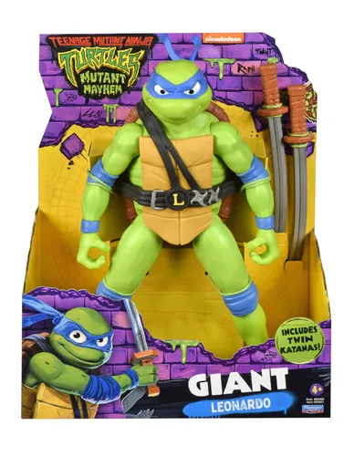 مقارنة مجسم قابل للجمع Vip Pets IMC Toys 715813 مع شخصية ليوناردو العملاقة من فيلم سلاحف النينجا