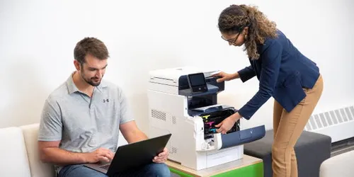 مقارنة مجموعة صيانة KYOCERA MK-8335E مع مجموعة كورترون الشحن لسلسلة زيروكس كولور 500 للأسود CRU