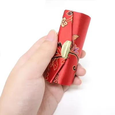 Thumbnail 4 of حافظة أحمر شفاه بروكار yueton عبوة 4 قطع بألوان عشوائية